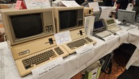 Apple ///'s and some machines that bridge the gap between luggable and laptop